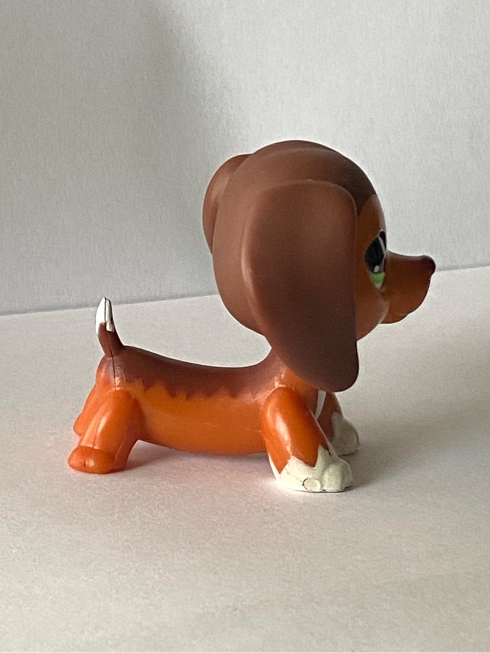 Littlest Pet Shop (LPS) 2006 Brown Dachshund Figurine with Green Eyes - Picture 6 of 14